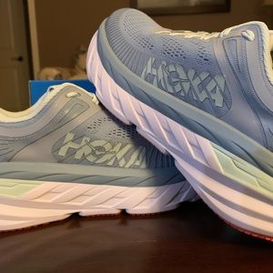 Hoka Bondi 7, size 8.5, light blue